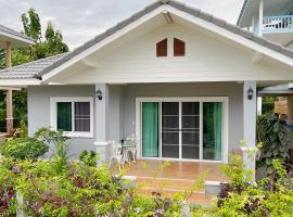 New Home Gบ้านเดี่ยวสร้างใหม่ ใกล้ทะเล ตัวเมืองระยอง，位于Ban Chak Phai的别墅