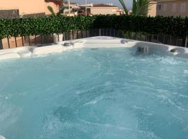 Villa View Candesol con Jacuzzi privado，位于圣地亚哥港的带按摩浴缸的酒店
