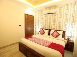 Hotel Lavit Couple Friendly near Faridabad Metro station，位于法里达巴德的酒店