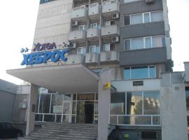 Hebros Hotel，位于Kharmanli的酒店