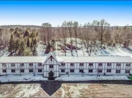 Snow Chasers Lodge，位于Wakefield的酒店
