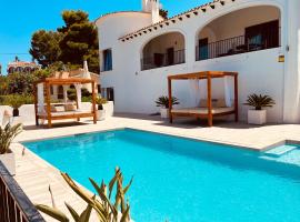 Magic Dream Seaview Villa Denia with 2 Pools, BBQ, Airco, Wifi，位于德尼亚El Montgó附近的酒店