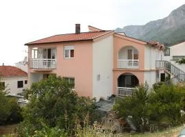 Apartments with a parking space Gradac, Makarska - 6820