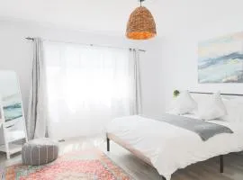 Family-Friendly Boho Stay - Sleeps 10 - Near the Falls