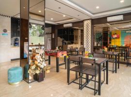 Sans Hotel Kupang Indah Surabaya by RedDoorz，位于Kupang的酒店