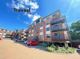 Travaal.©om - 2 Bed Serviced Apartment Farnborough