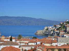 Hydra town, Relaxing patio Panoramic sea view，位于伊兹拉的度假屋