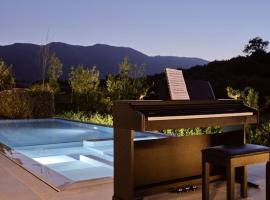 Drallos Luxury Villa - Private Heated Pool & Large Groups, by ZanteWize，位于阿利卡纳斯的酒店