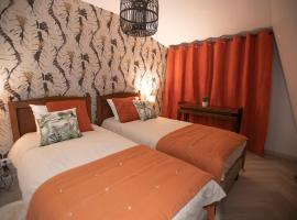 Chambre Jungle dans maison d'hote "Le Petit Clouet"- Rochecorbon，位于罗什科尔邦的酒店