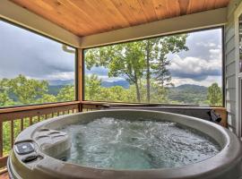 Sky Blue Overlook - Hot Tub and Screened Porch!，位于Marble的酒店