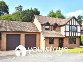 The Glade by YourStays Huge Single Detached Holiday Home with big garden
