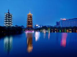 桂林漓江大瀑布饭店，位于桂林日月双塔附近的酒店