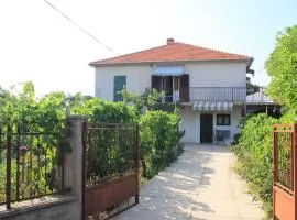 Apartments by the sea Ugljan - 8264