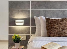 Hotel Raya Residency，位于马哈巴莱斯赫瓦尔的酒店