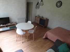 Appartement, Verdun , proche centre ville，位于默兹河畔凡尔登的酒店