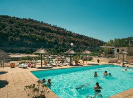 Aloha plage camping 4étoiles，位于Sampzon的露营地