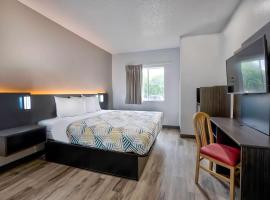 沃斯堡本布鲁克6号汽车旅馆，位于Benbrook的酒店