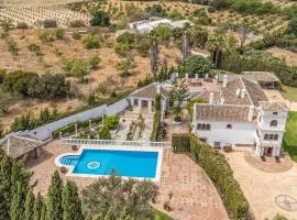 Beautiful Home In Las Lagunas De Mijas With Heated Swimming Pool, Swimming Pool And 7 Bedrooms