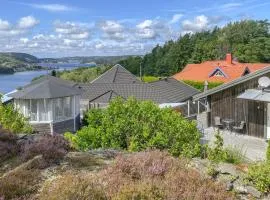 Beautiful Home In Henn With Kitchen