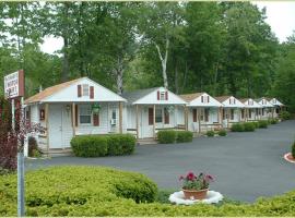 七个小矮人小屋 - 白色小屋，位于乔治湖的山林小屋