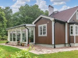 Nice Home In Halmstad With Kitchen，位于Öppinge的度假屋
