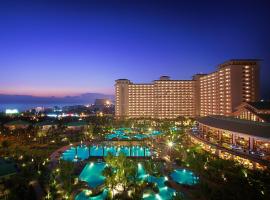 三亚国光豪生度假酒店（网红泳池+免税城95折），位于三亚三亚清真东寺附近的酒店