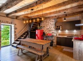 Maison typique des monts du Cantal，位于Marmanhac的酒店