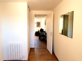 Appartement dans le bourg du Guildo - Saint-Cast，位于圣卡勒吉勒多的酒店