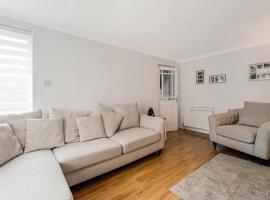 Centrally Situated 1 Bedroom House in Cumbernauld，位于坎伯诺尔德的度假屋