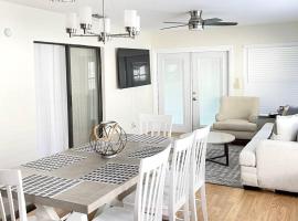 Delightful 3 Bdrm Home, Mins to Clearwater Beach，位于克利尔沃特的别墅
