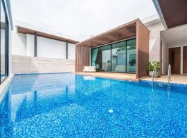 Mövenpick Pool Villa4BR-PrivatePool(SHA CERTIFIED)，位于纳仲天的酒店