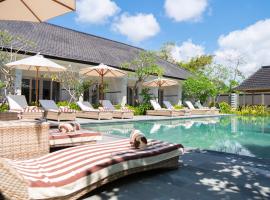 Green D'Mel Luxury Homestay，位于努沙杜瓦的带泳池的酒店