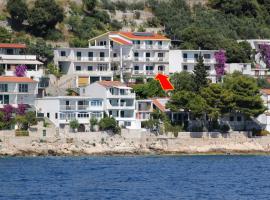 Apartments with a parking space Drvenik Gornja vala, Makarska - 4890，位于德尔韦尼克的酒店