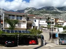 Apartments with parking space Makarska - 6784