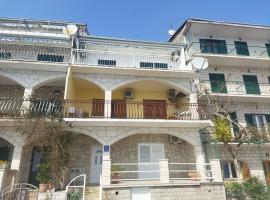 Apartments by the sea Podgora, Makarska - 6801，位于伯德古拉的酒店