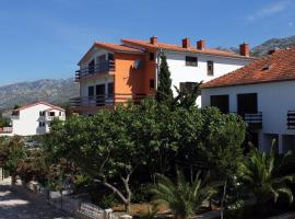 Apartments and rooms by the sea Starigrad, Paklenica - 6591，位于斯塔利格拉德-帕克利尼卡的酒店