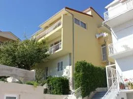 Apartments and rooms with parking space Makarska - 6767