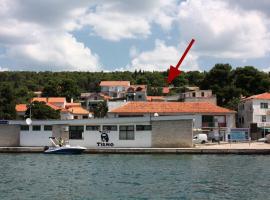 Seaside holiday house Tisno, Murter - 5094，位于迪斯诺的酒店