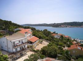 Apartments and rooms by the sea Tisno, Murter - 5128，位于迪斯诺的旅馆