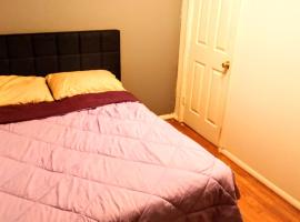 Room in Guest room - Cozy Bedroom close to downtown，位于巴尔的摩的酒店