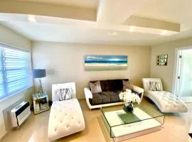 Premium Modern waterfront apartment with Miami Skyline view on the bay 5 mins drive to Miami Beach with free parking