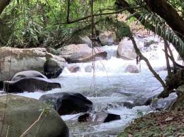 Rio Lindo Coffee Lodge，位于Seis de Julio de Cuellaje的酒店