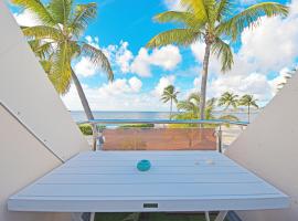 Deja Blue - Comfortable Beachfront condo