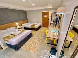 The Roof Bed and Breakfast，位于Zambales的酒店