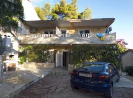 Apartments by the sea Ivan Dolac, Hvar - 8782，位于伊万多拉克的酒店