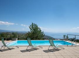 Villa Kruno, with the pool and spectacular sea view，位于奥帕提亚的乡村别墅