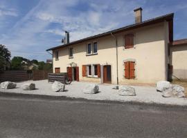 Studio dans bâtisse typique du Jura，位于Soucia的酒店