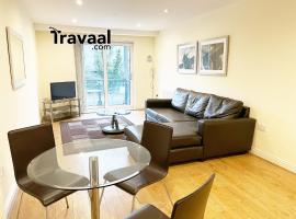 Travaal.©om - 2 Bed Serviced Apartment Farnborough，位于法恩伯勒的公寓