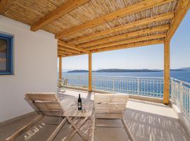 Greek Beach House B7 Lefkada，位于奈德里的带按摩浴缸的酒店