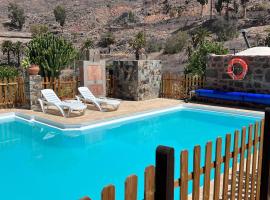 casa rural LA LIMERA con piscina privada，位于圣卢西亚的乡间豪华旅馆